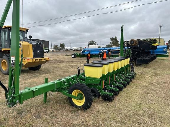 Image of John Deere 1705 equipment image 2