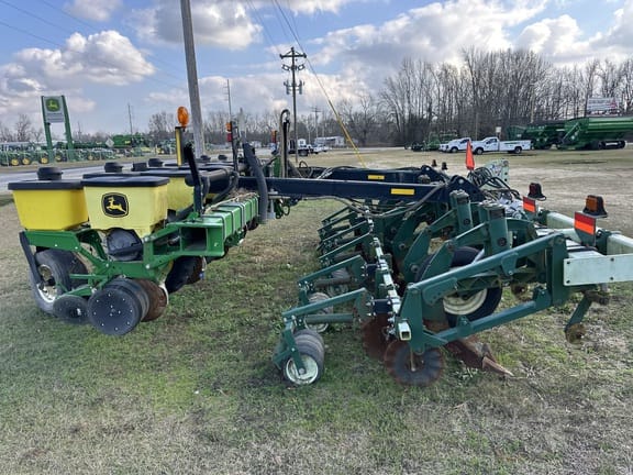 2018 John Deere 1705 Equipment Image0