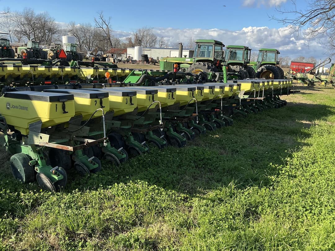 Image of John Deere 1725 Image 0