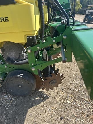 Image of John Deere 1725 equipment image 2
