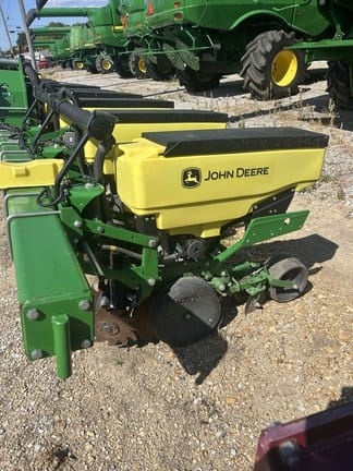 2018 John Deere 1725 Equipment Image0