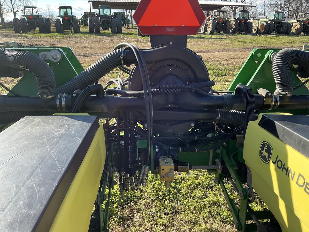 Image of John Deere 1725 Image 1