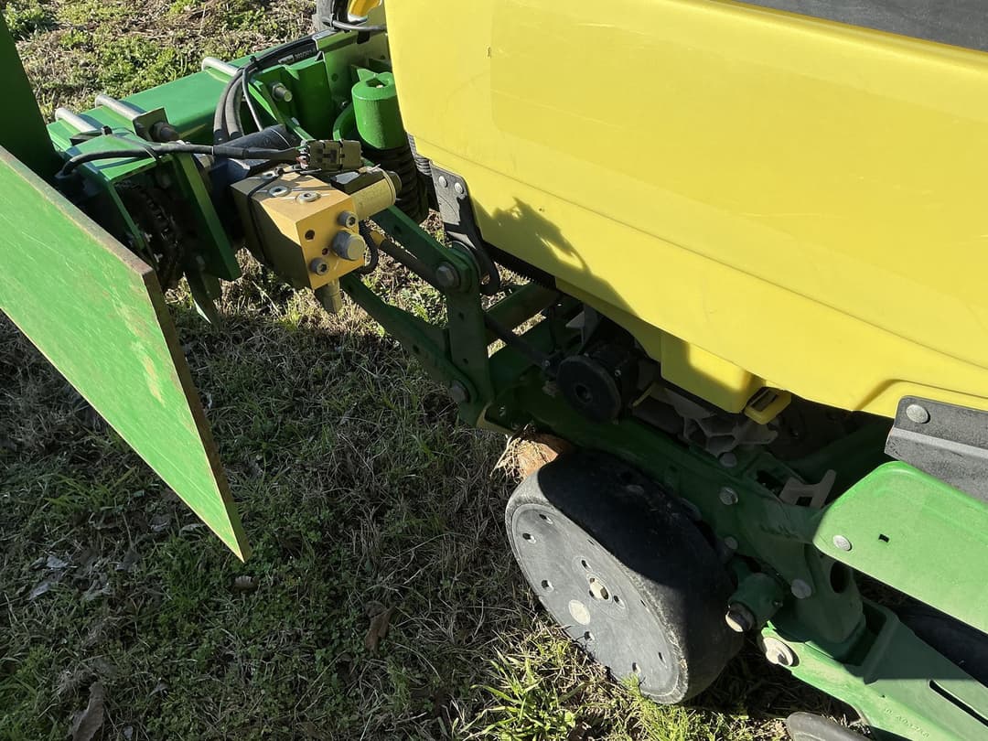 Image of John Deere 1725 Image 0
