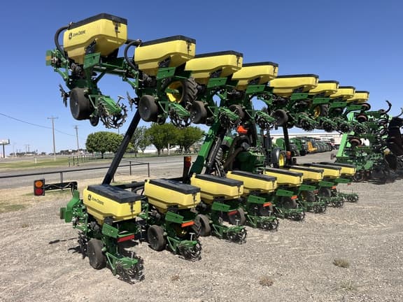 Image of John Deere 1725 equipment image 2