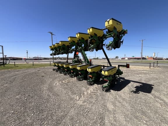Image of John Deere 1725 equipment image 4