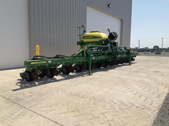 Image of John Deere 1725 equipment image 3
