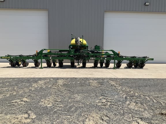 2018 John Deere 1725 Equipment Image0