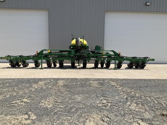 Image of John Deere 1725 Primary image
