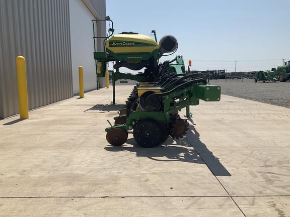 Image of John Deere 1725 equipment image 4