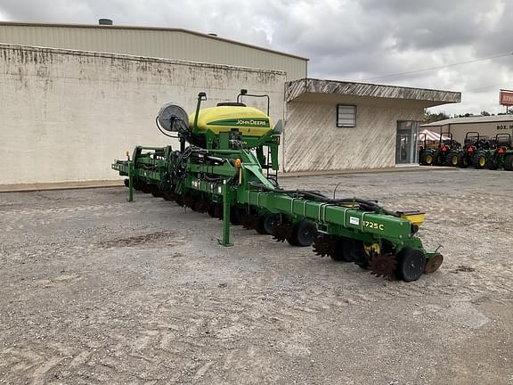Image of John Deere 1725 equipment image 1