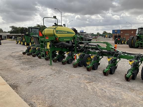 Image of John Deere 1725 equipment image 2