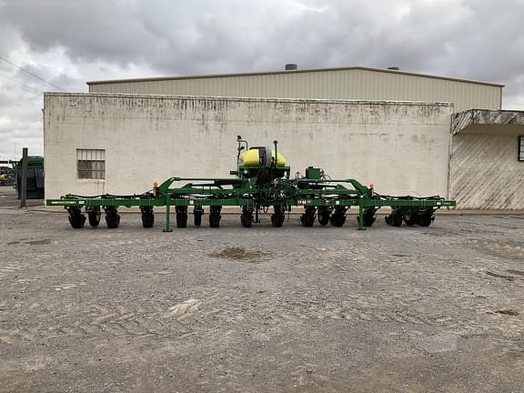 Image of John Deere 1725 equipment image 3