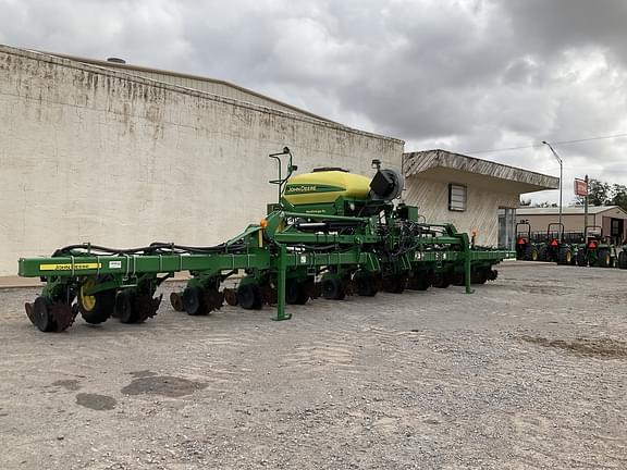 Image of John Deere 1725 equipment image 4