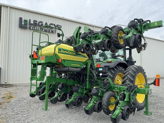 2018 John Deere 1725C Equipment Image0