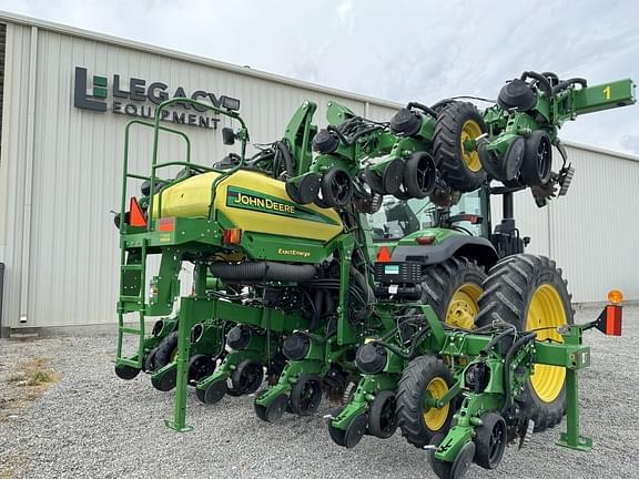 Image of John Deere 1725C equipment image 2