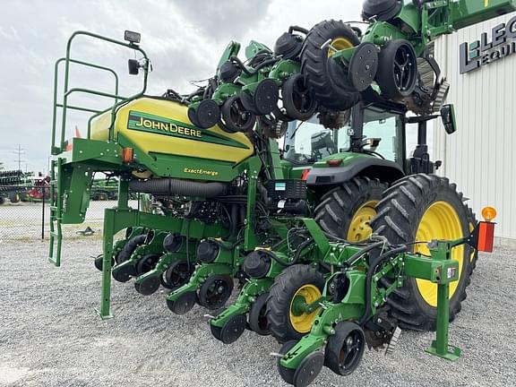 Image of John Deere 1725C equipment image 4