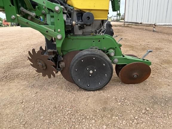 Image of John Deere 1725C equipment image 2