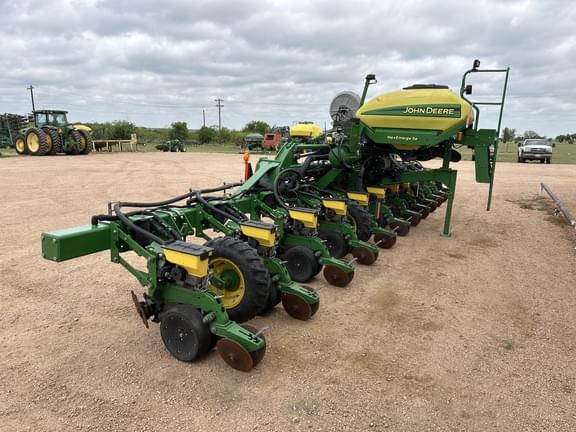 Image of John Deere 1725C equipment image 1