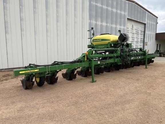 Image of John Deere 1725C equipment image 4
