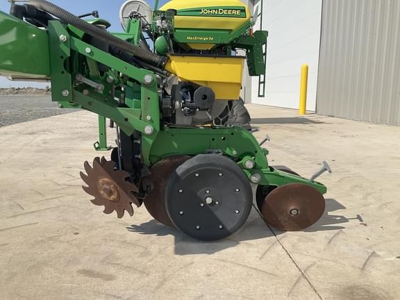 Image of John Deere 1725 equipment image 3