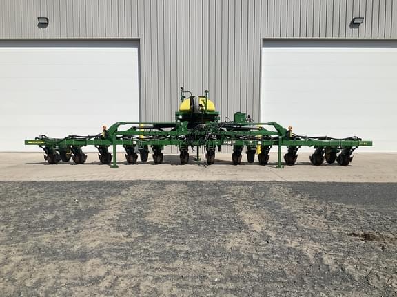Image of John Deere 1725 Primary image