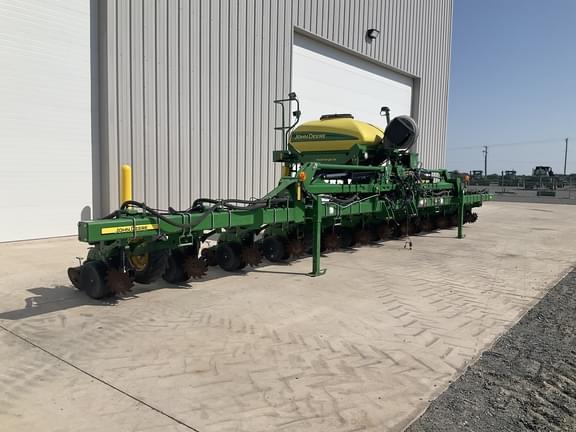 Image of John Deere 1725 equipment image 2