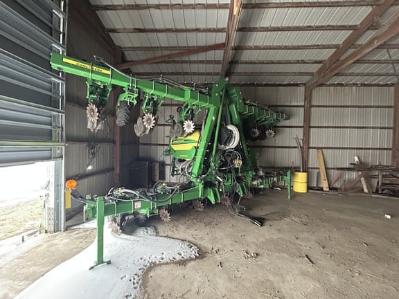 Image of John Deere 1725C equipment image 1