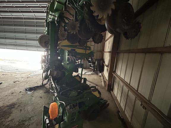 Image of John Deere 1725C equipment image 4