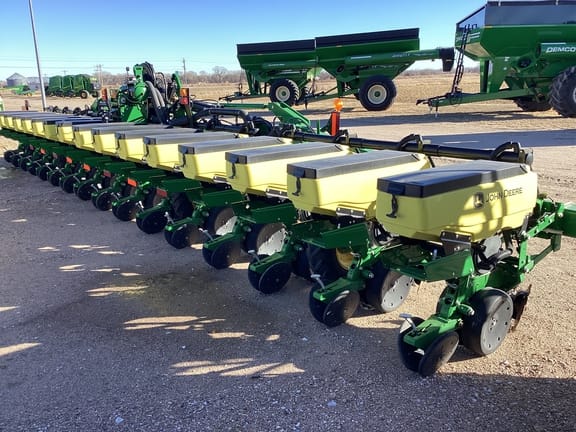 2018 John Deere 1725 Equipment Image0