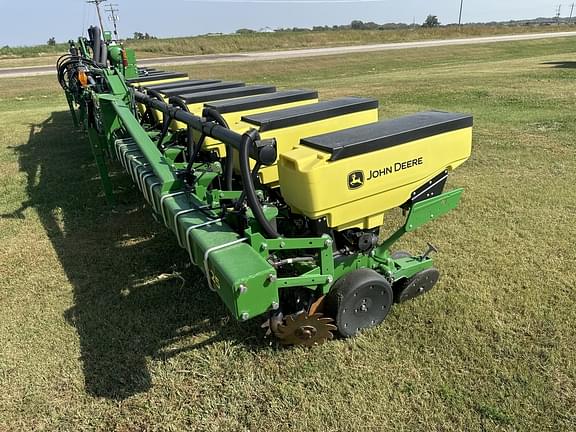 Image of John Deere 1725 Primary image