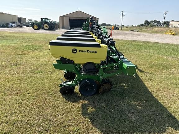 Image of John Deere 1725 equipment image 4