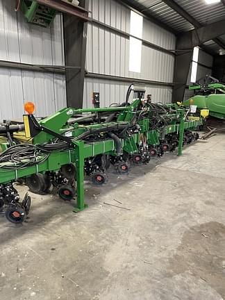 Image of John Deere 1725 Primary image