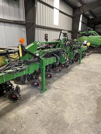 Image of John Deere 1725 equipment image 2
