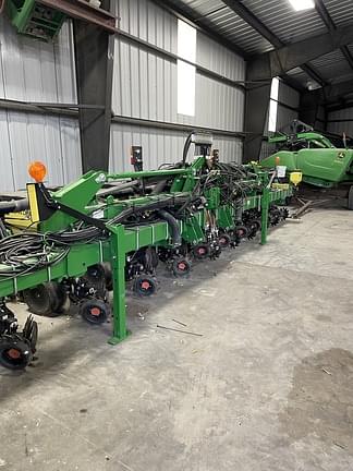 Image of John Deere 1725 equipment image 1