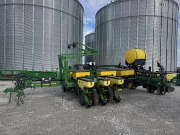 Main image John Deere 1775