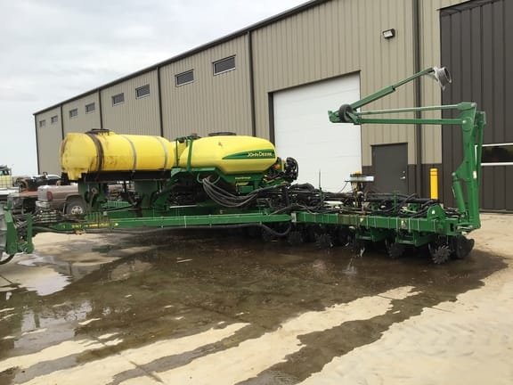 Main image John Deere 1775