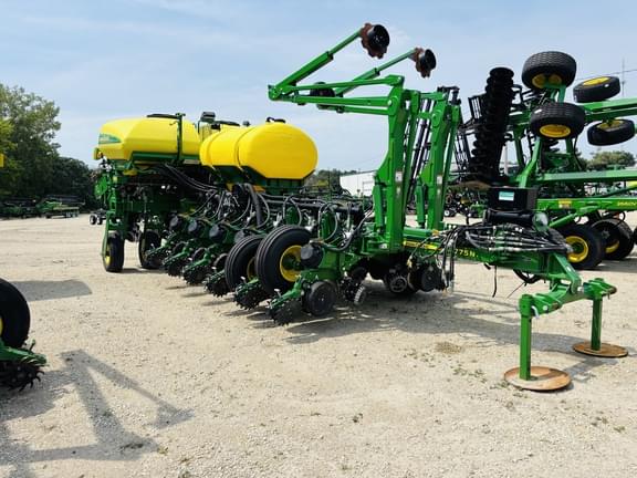 Image of John Deere 1775 equipment image 1