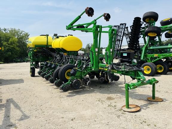 Image of John Deere 1775 equipment image 2