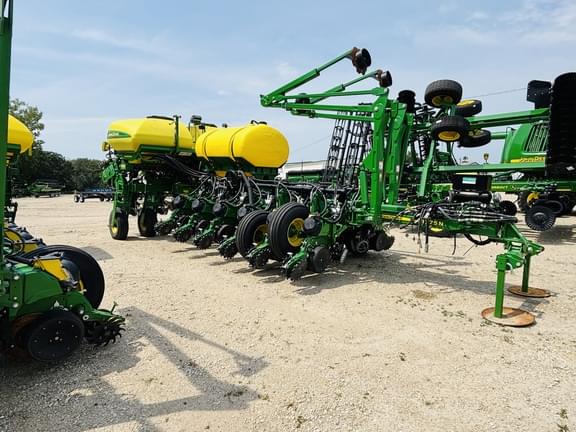 Image of John Deere 1775 Primary image