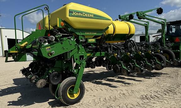 Image of John Deere 1775 equipment image 2