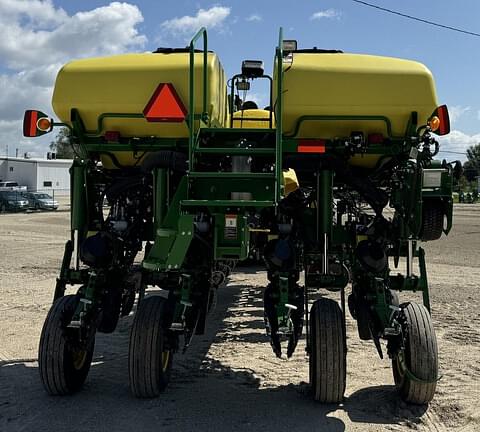 Image of John Deere 1775 equipment image 3