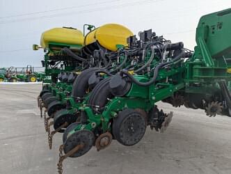 Image of John Deere 1775 equipment image 2