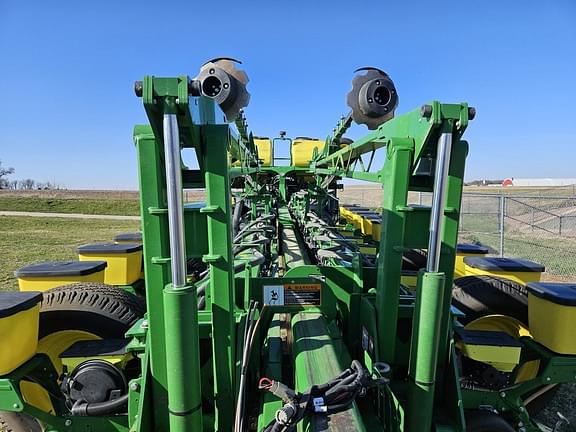 Image of John Deere 1775 equipment image 2