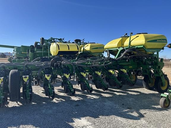 Image of John Deere 1775 equipment image 4