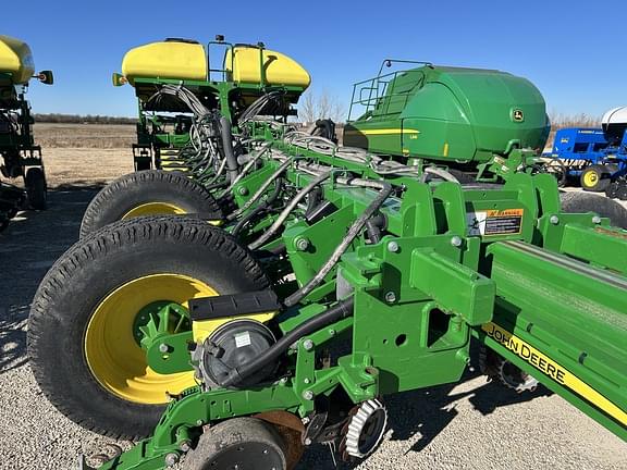 Image of John Deere 1775 equipment image 2