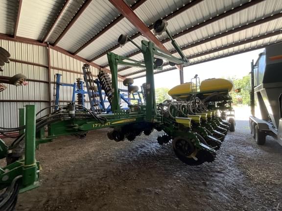 Image of John Deere 1775 equipment image 4