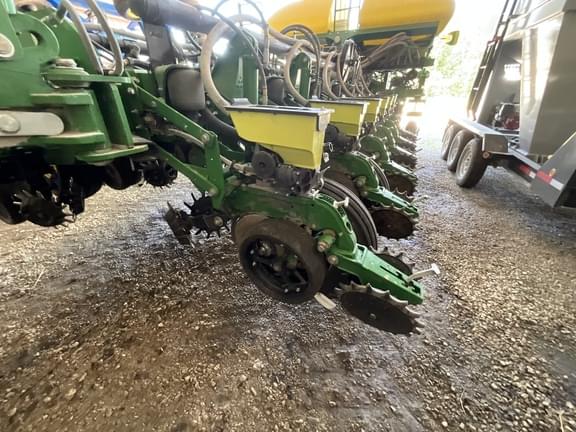 Image of John Deere 1775 equipment image 3