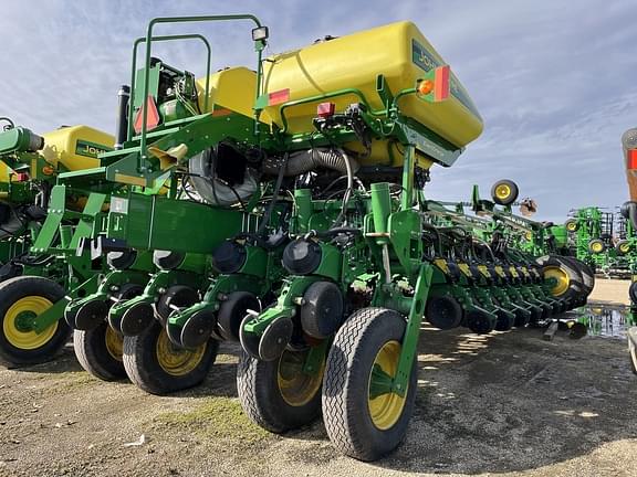 Image of John Deere 1775 Primary image