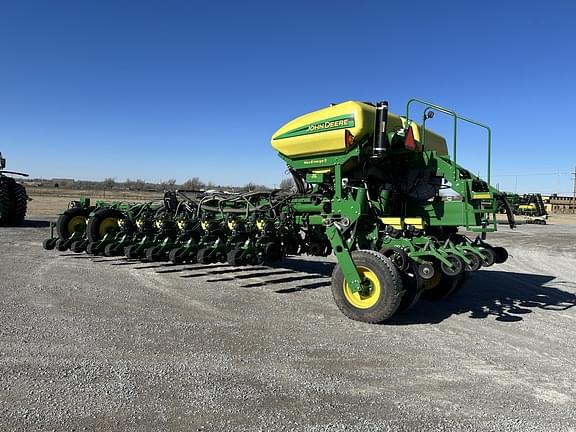 Image of John Deere 1775 equipment image 2