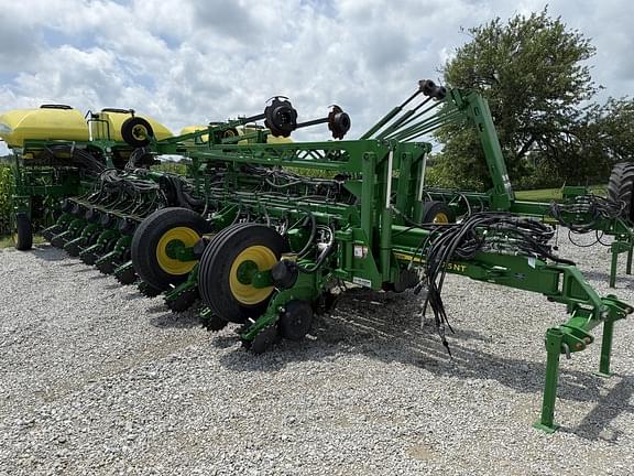 Image of John Deere 1775 Primary image
